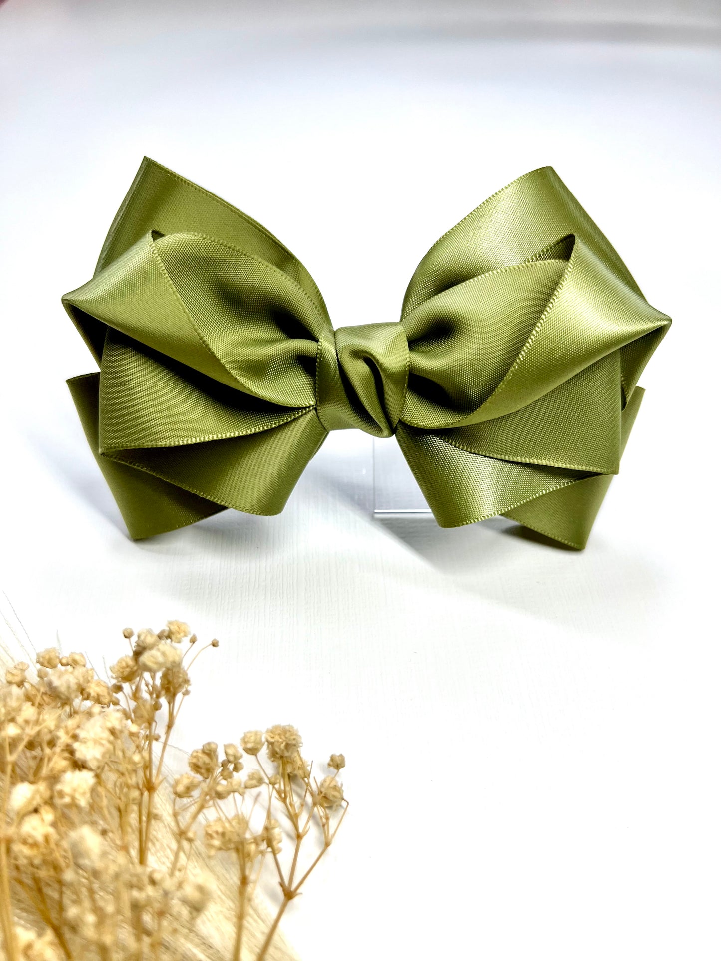 ✨ Elegant & timeless ✨ Our handcrafted satin wedding hair clips are designed to add a touch of luxury to your special day. Available in a stunning range of colors including classic white.