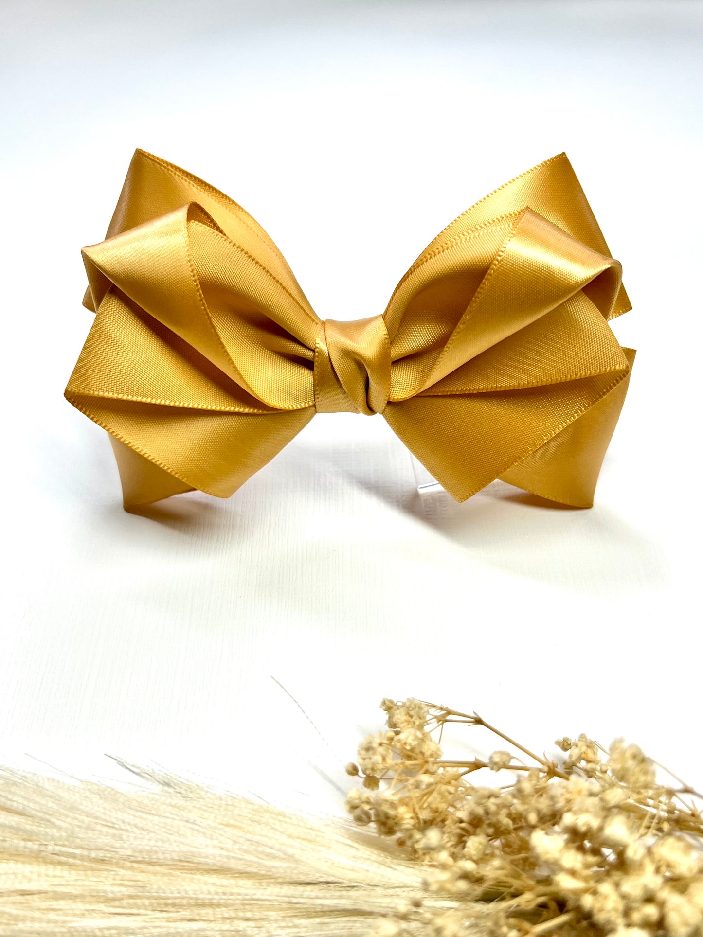 ✨ Elegant & timeless ✨ Our handcrafted satin wedding hair clips are designed to add a touch of luxury to your special day. Available in a stunning range of colors including classic white.