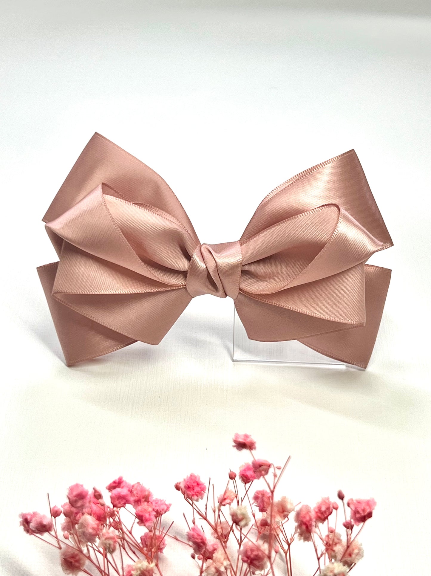 ✨ Elegant & timeless ✨ Our handcrafted satin wedding hair clips are designed to add a touch of luxury to your special day. Available in a stunning range of colors including classic white.