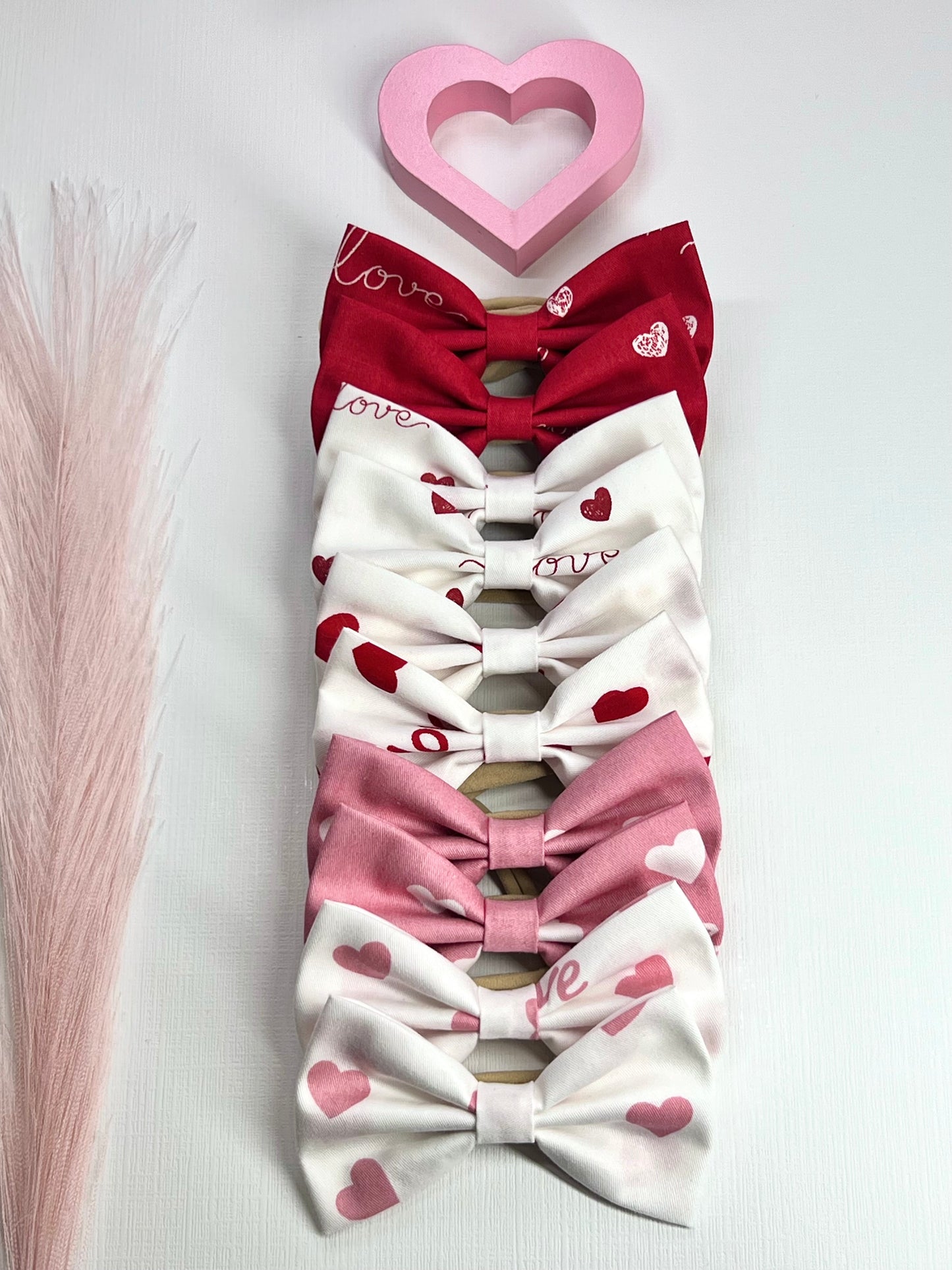 Celebrate love in style with our adorable Valentine’s hair bows! ❤️✨ Soft nylon bands for babies. Perfect for adding a sweet touch to any outfit!