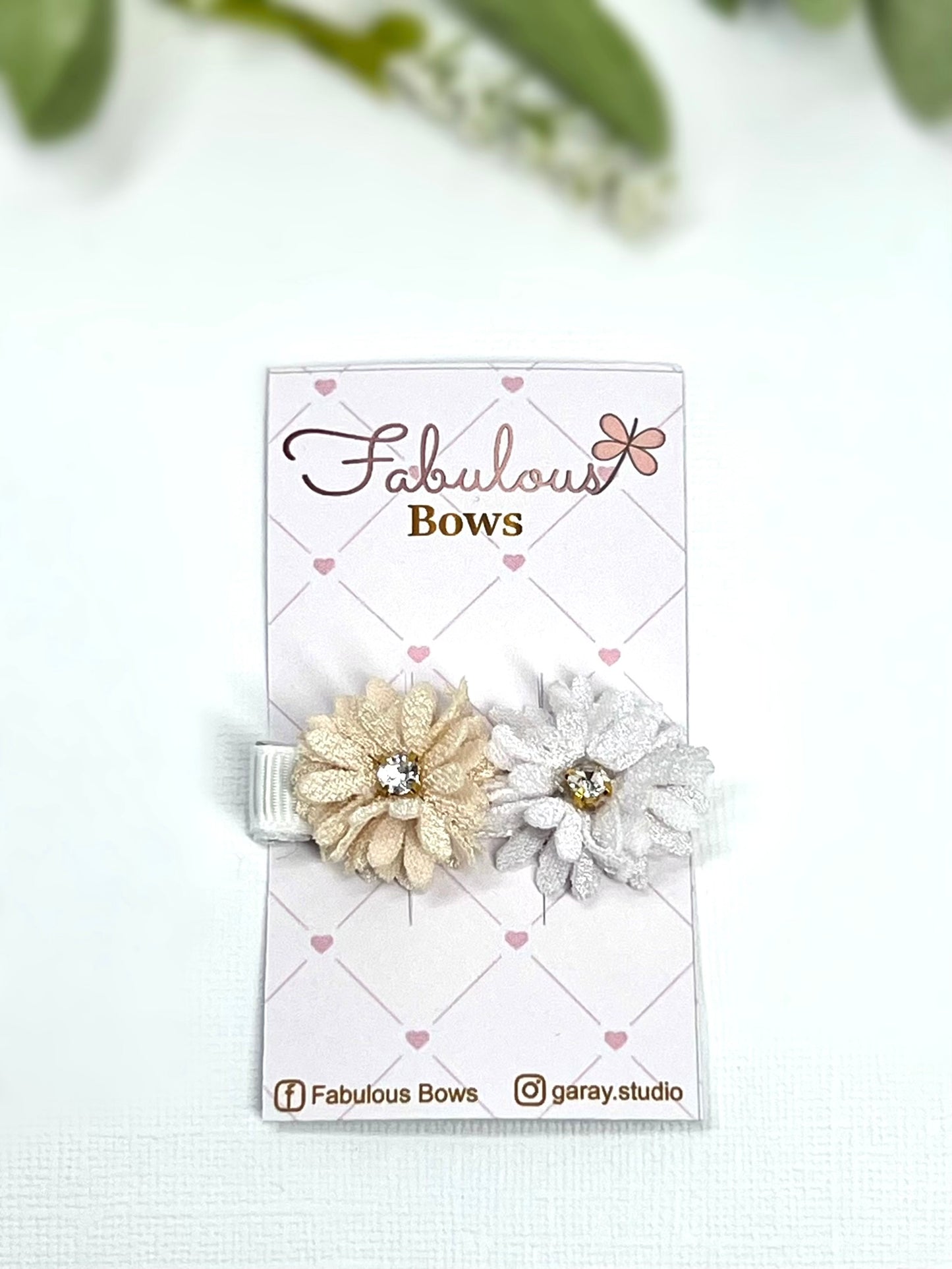 Bloom with style! 🌸✨ Our beautiful floral hair clips are perfect for adding a touch of charm and sparkle to any look.