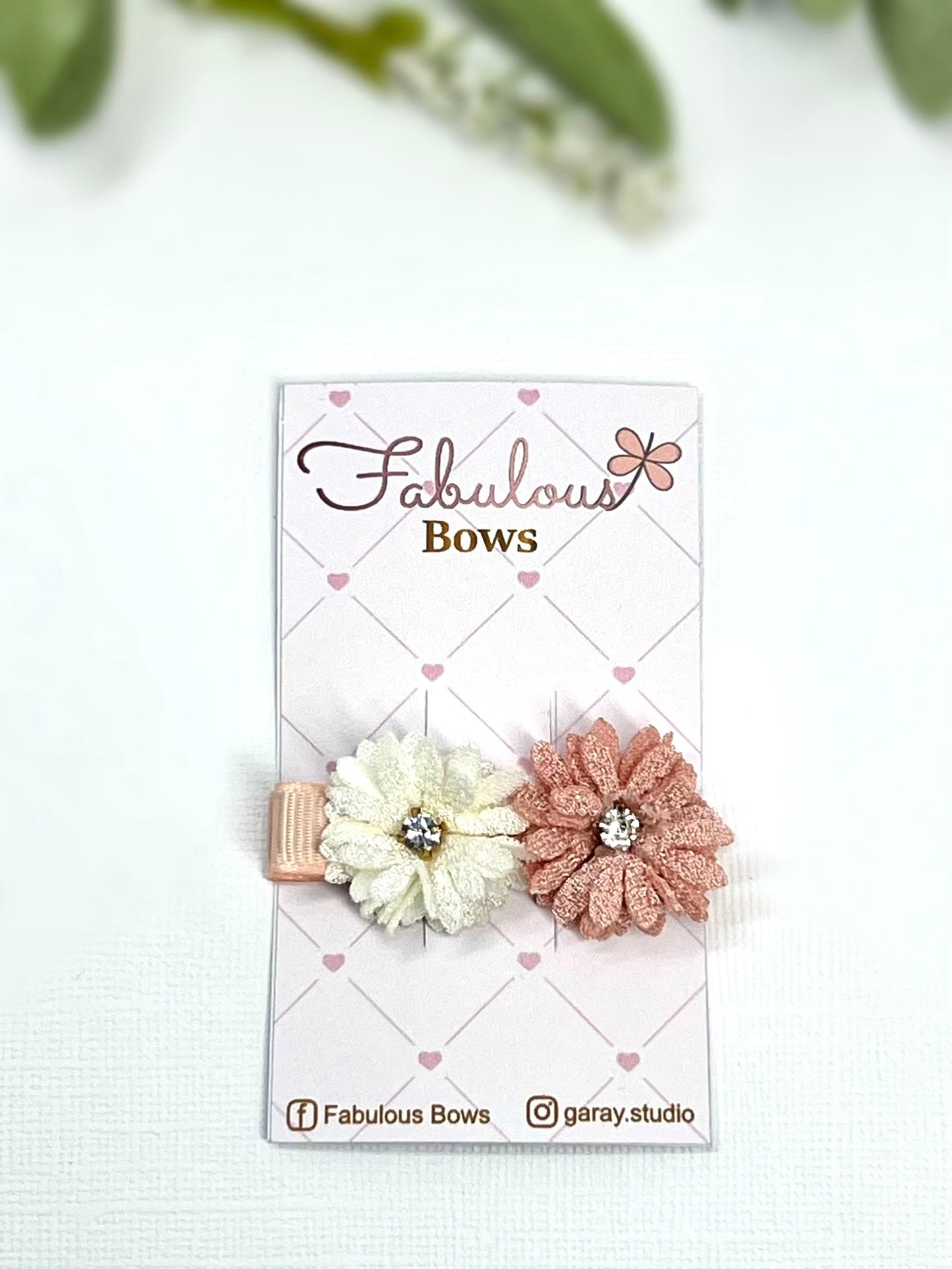 Bloom with style! 🌸✨ Our beautiful floral hair clips are perfect for adding a touch of charm and sparkle to any look.