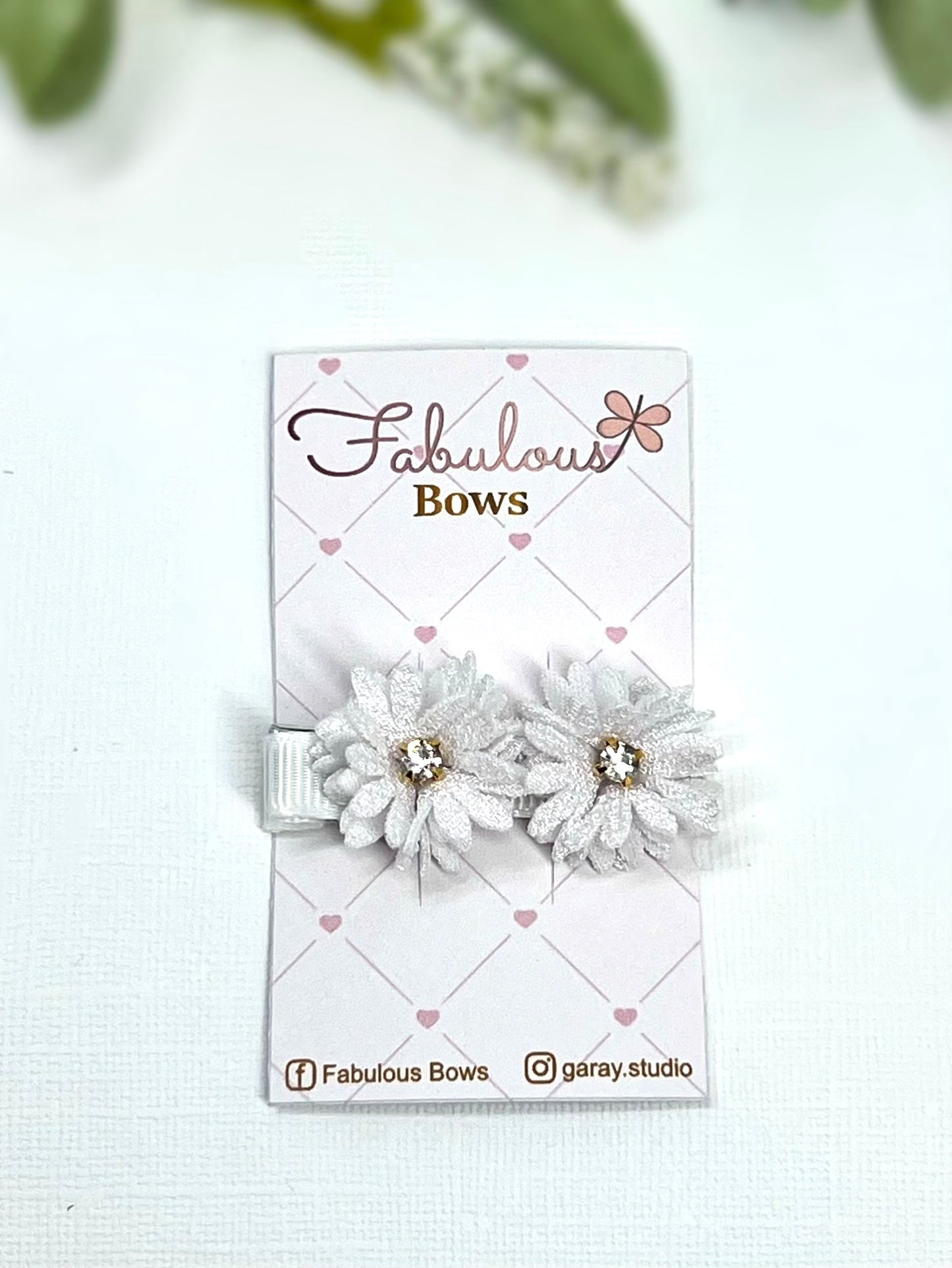 Bloom with style! 🌸✨ Our beautiful floral hair clips are perfect for adding a touch of charm and sparkle to any look.